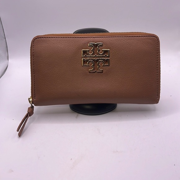 Tory Burch Handbags - Tory Burch Britten Zip Around Accordion Leather Wallet Brown Tan Gold Medallion